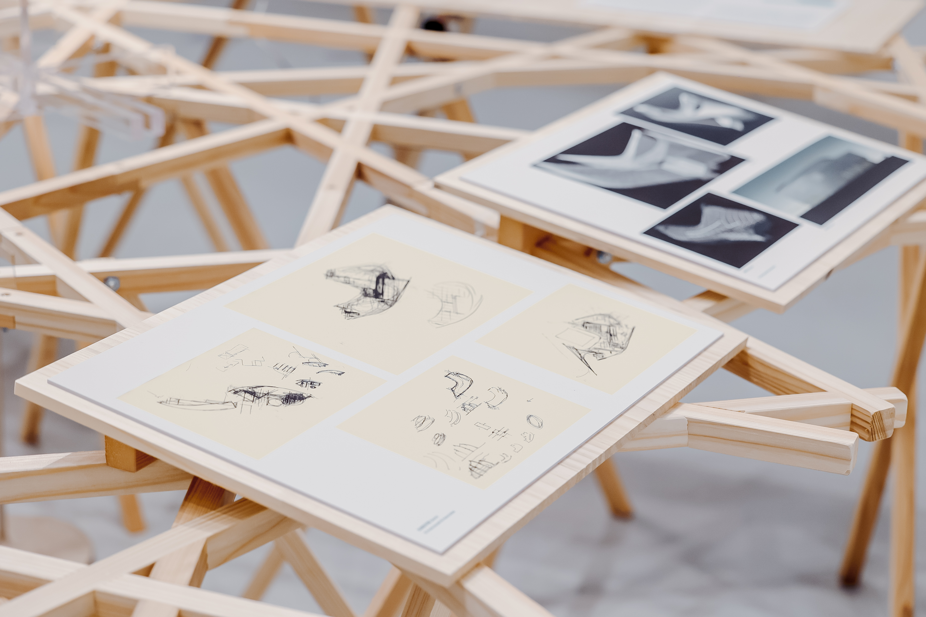 「日本現代建築展 Beyond Borders：Architectures of Japan」のための展示台