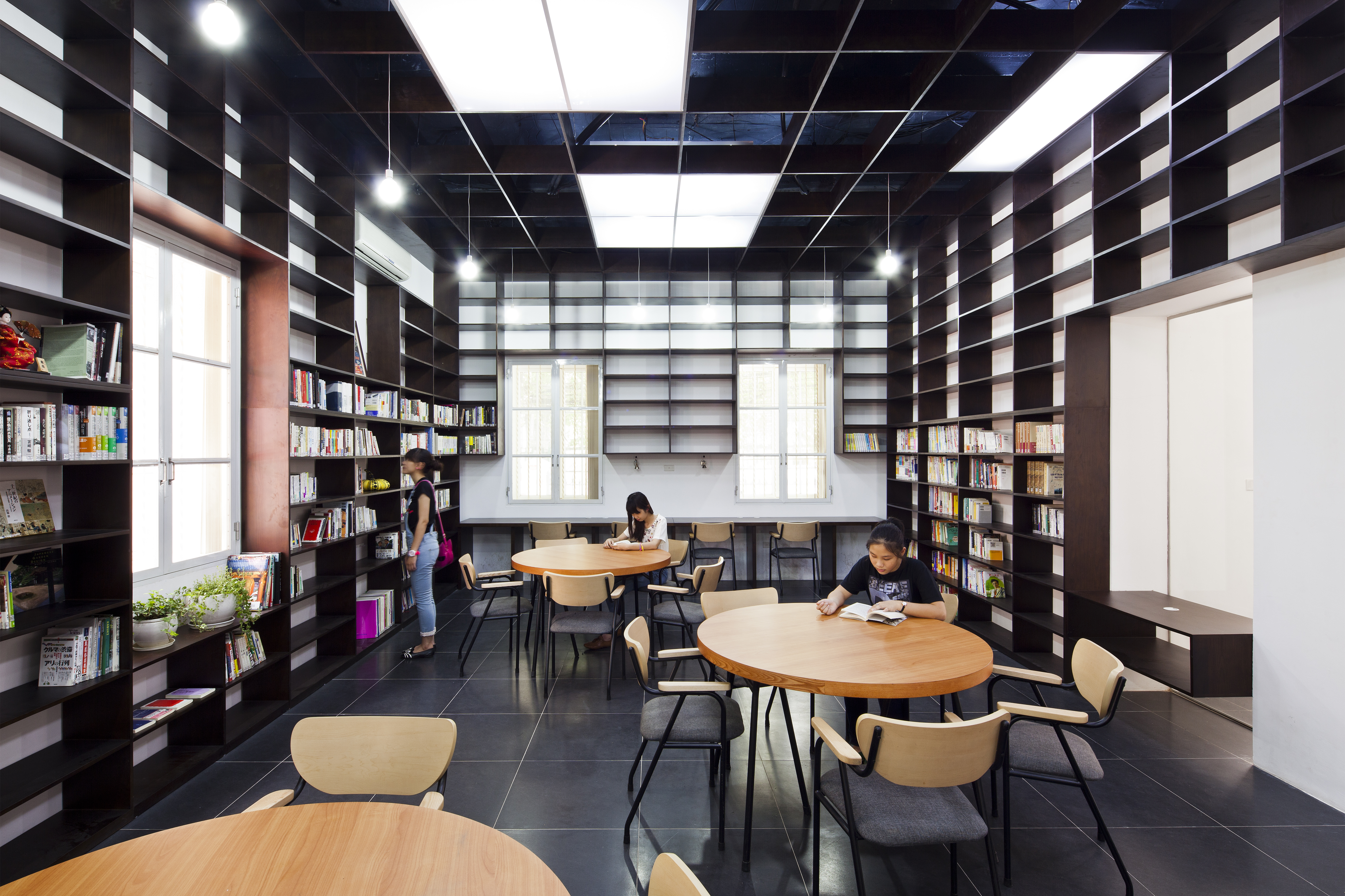 国際交流基金ベトナム日本文化交流センター図書室 2